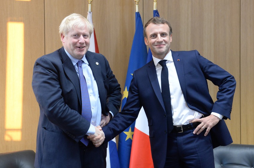 Boris Džonson i Emanuel Makron 
