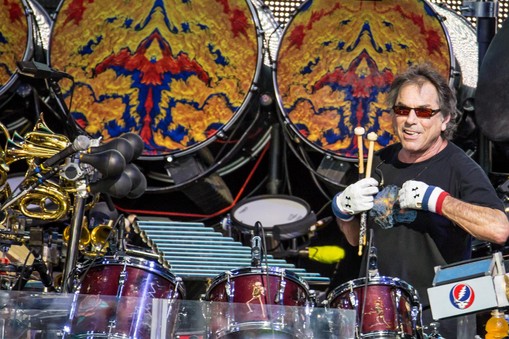 DEAD & COMPANY performs in Michigan