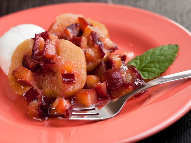 20347_pijane-jabuke-VELIKA-stock-photo-baked-apples-with-plum-sauce-and-ice-cream-60835477