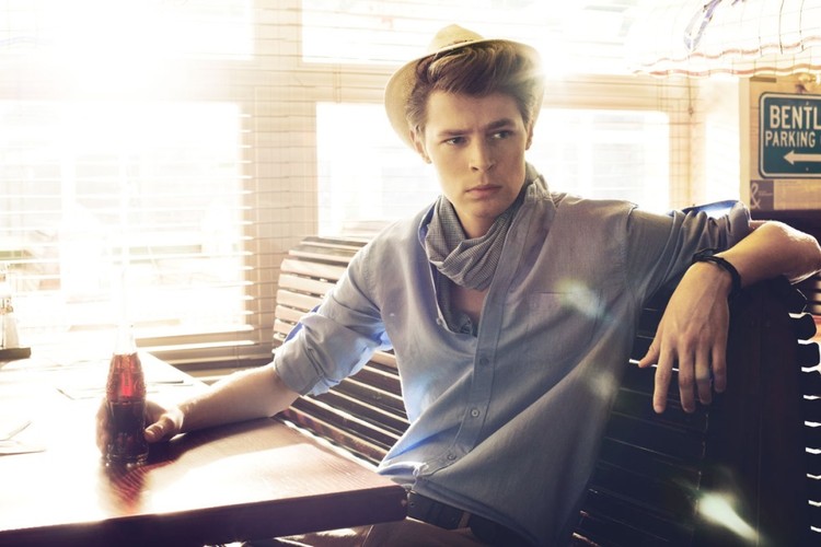 Carry - kampania promująca kolekcję wiosna/lato 2011