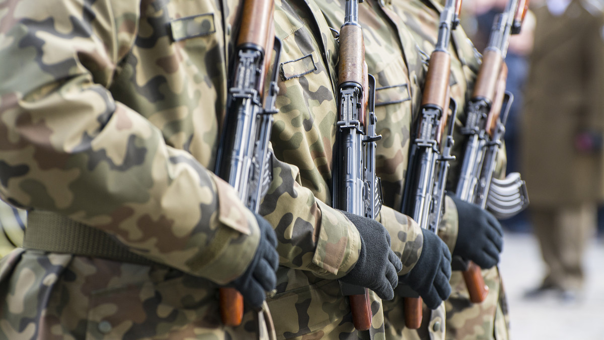 W trakcie ćwiczeń w Centrum Szkolenia Policji w Legionowie pod Warszawą, został postrzelony jeden z żołnierzy. Według informacji TVP Info, sprawcą wypadku jest żołnierz z Jednostki Wojskowej Komandosów w Lublińcu.