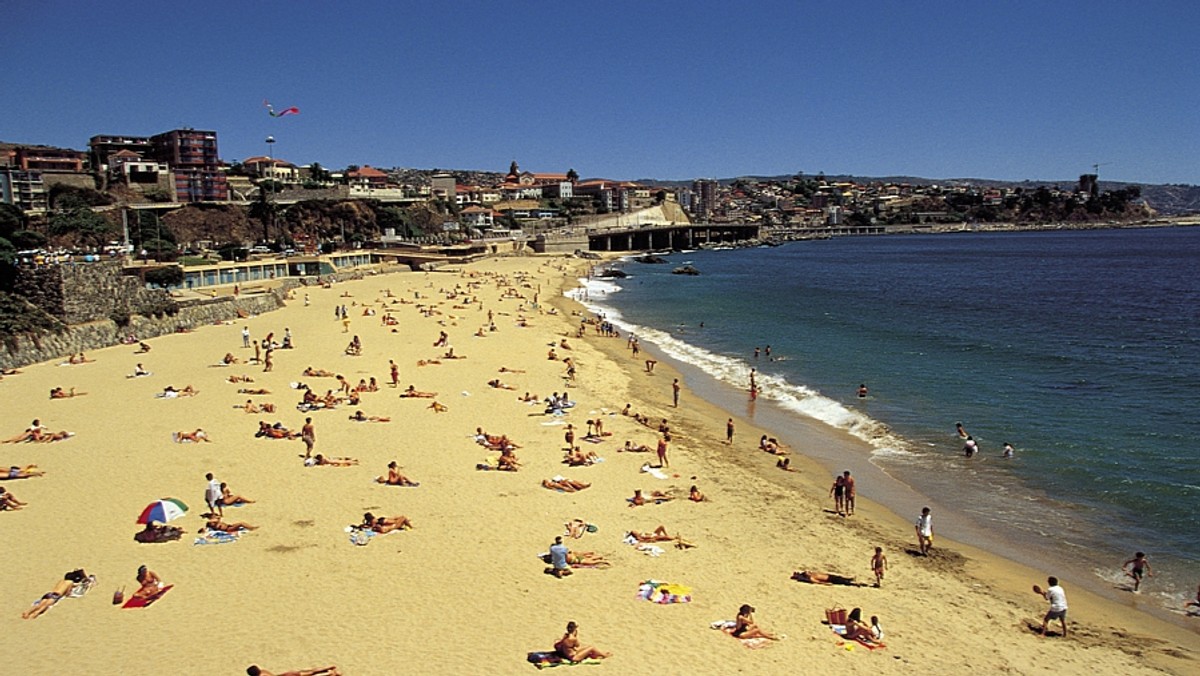 Viña del Mar w Chile to ostatnio jeden z popularniejszych kierunków turystycznych w Ameryce Południowej. Słońce, piękne plaże, shopping i przystępne ceny, kuszą szczególnie Argentyńczyków, którzy od kilku lat licznie odwiedzają swoich sąsiadów.