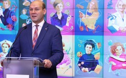 Szynkowski vel Sęk narzeka na utrudniony kontakt z Trzaskowskim. Odpowiedź ratusza