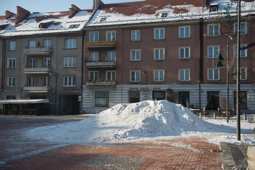 Górka śniegu jako atrakcja w Bytomiu