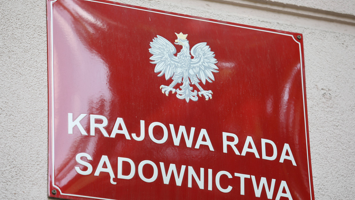 Wszczęto postępowania dyscyplinarne i przedstawiono zarzuty dwóm sędziom z katowickiego sądu apelacyjnego, które zwróciły się z pytaniem do Sądu Najwyższego ws. sędziego rekomendowanego przez nową KRS - poinformował w poniedziałek rzecznik dyscyplinarny sędziów Piotr Schab.