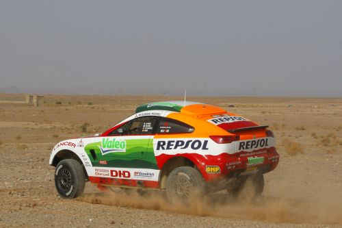 Mitsubishi - Cztery załogi na starcie Dakaru