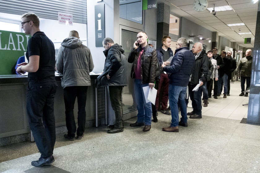 Rybnik. Kolejka po dotację na wymianę pieców stała całą noc