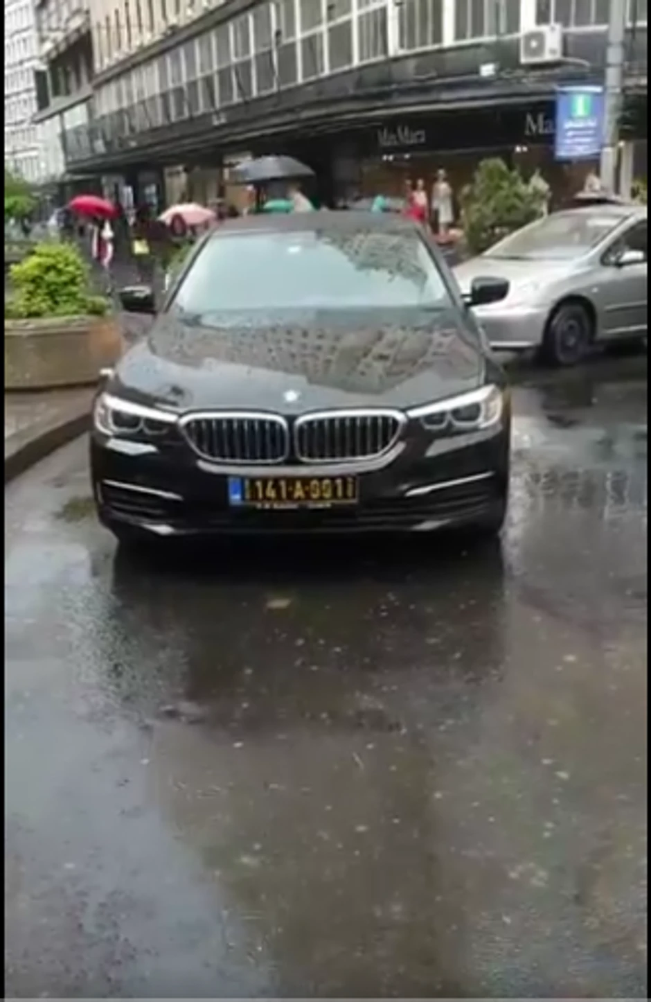 Auto crnogorskog diplomate blokiralo Terazije