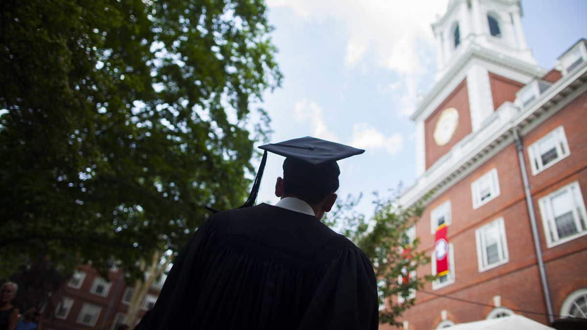 W poniedziałek 12 maja w pubie na terenie uniwersytetu Harvard w Stanach Zjednoczonych ma zostać odprawiona tzw. czarna msza z objaśnieniami przygotowanymi przez członków tzw. Świątyni Satanistycznej (The Satanic Temple). Organizuje ją harwardzki klub badań kultury. Harvard w Cambridge w stanie Massachusetts to najstarszy amerykański uniwersytet, założony zresztą jako protestancka uczelnia teologiczna.