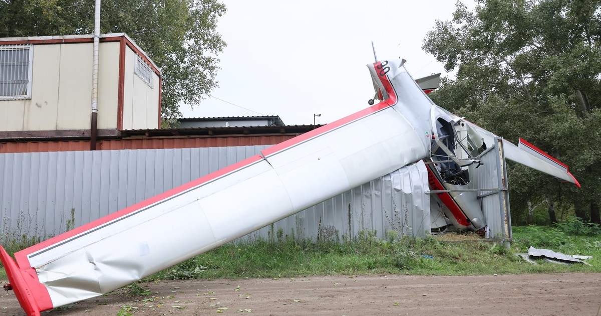Újabb fejlemények érkeztek a sokkoló balesetről: kiderült, hogy van a Dunakeszinél lezuhant gép pilótája – helyszíni fotók