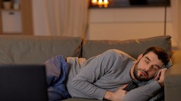 właściciel mieszkania spłaca raty kredytu, lokator nie reguluje czynsz