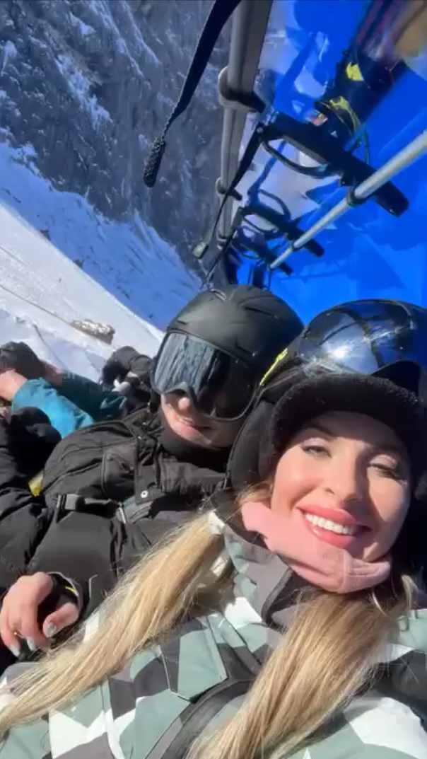 Česká moderátorka, dídžejka a playmate Sonia Edde si na Silvestra počas lyžovačky zlomila ruku. 