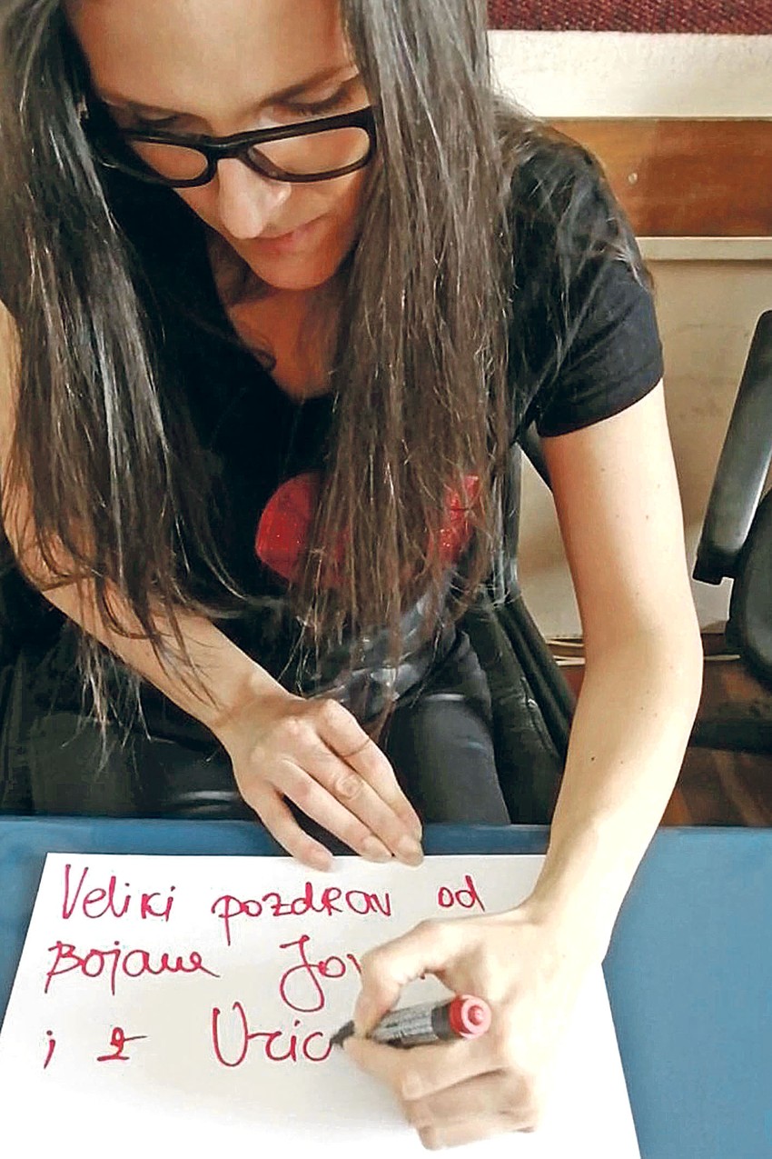 Terali su me da po ceo čas na tabli pišem "Ja sam Bojana Ilić" onako kako bi trebalo. Džaba.