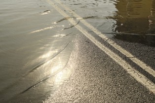 Kiedy pomoc państwa trafi do powodzian? "Wypłaty przyspieszyły"