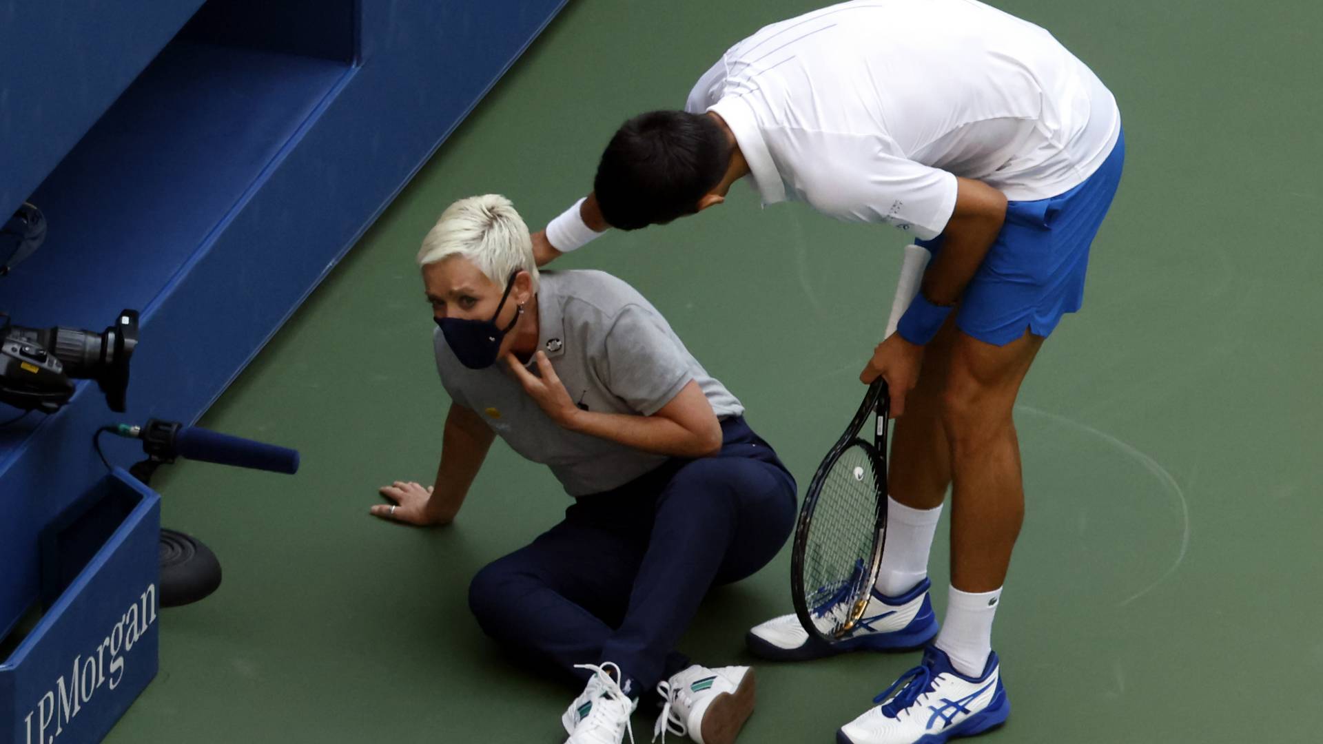 Novi snimak pokazuje da Novak nije u besu udario lopticu zbog koje je izbačen sa US Opena