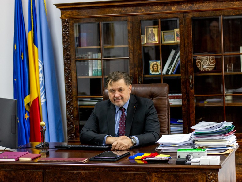 Dr. Alexandru Ravella a ocupat funcția de ministru al Sănătății al României sub un guvern de unitate din noiembrie 2021.