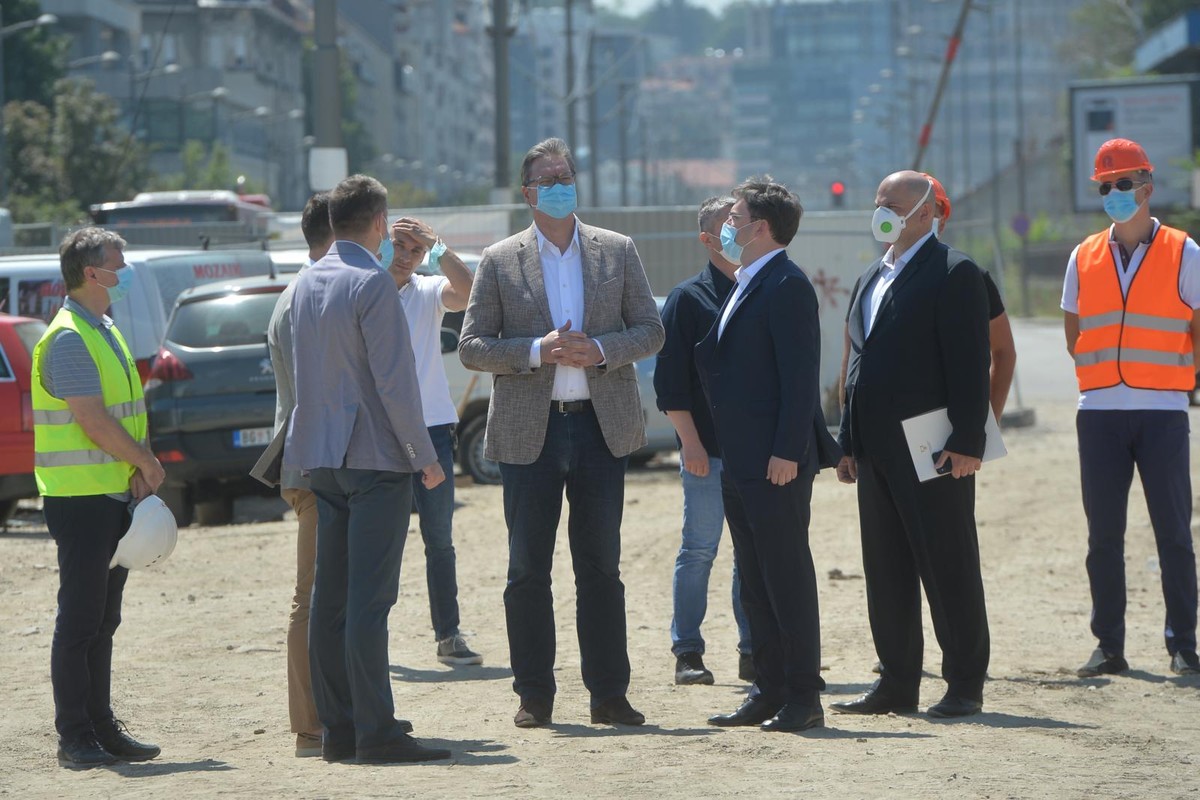 Vučić u obilasku radova na Savskom trgu: Ovo će biti novi deo grada koji će pomoći razvoj cele prestonice (video)