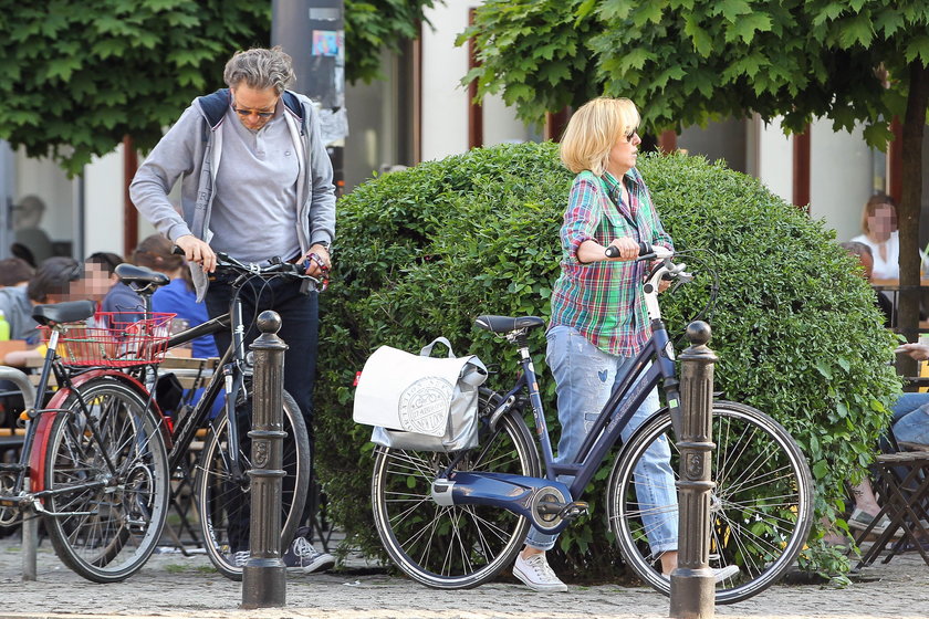 Agata Młynarska z mężem na rowerach