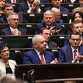 PiS jest nieugięty. 370 tys. osób dostanie mniejsze pensje, a firmy zapłacą miliony złotych