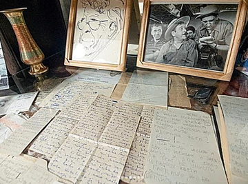 TESTAMENT KULTNOG GLUMCA ŠOKIRAO: Supruga skupljala njegove PAPIRE IZ ĐUBRETA, tek nakon njegove smrti dozvolila da sve ispliva u javnost!