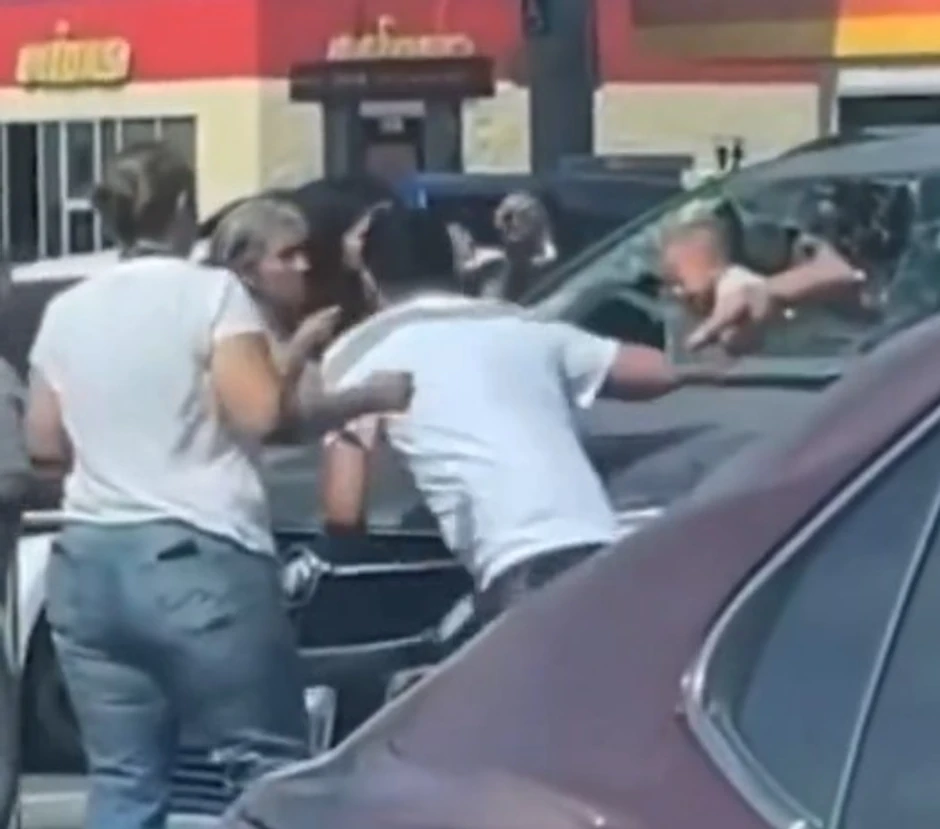 Spasavanje bebe iz automobila