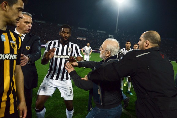 Ivan Savidis, vlasnik PAOK-a, bio je u centru pažnje prekida meča sa AEK-om