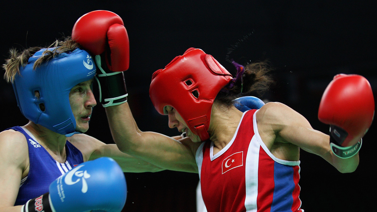 Karolina Michalczuk (Paco Lublin) jako pierwsza Polka w historii wywalczyła awans na igrzyska olimpijskie w Londynie 2012. Polka w 1/8 finału kategorii do 51 kg mistrzostw świata rozgrywanych w chińskim Qinhuangdao pokonała przez RSC w drugiej rundzie Irlandkę Ceire Smith.