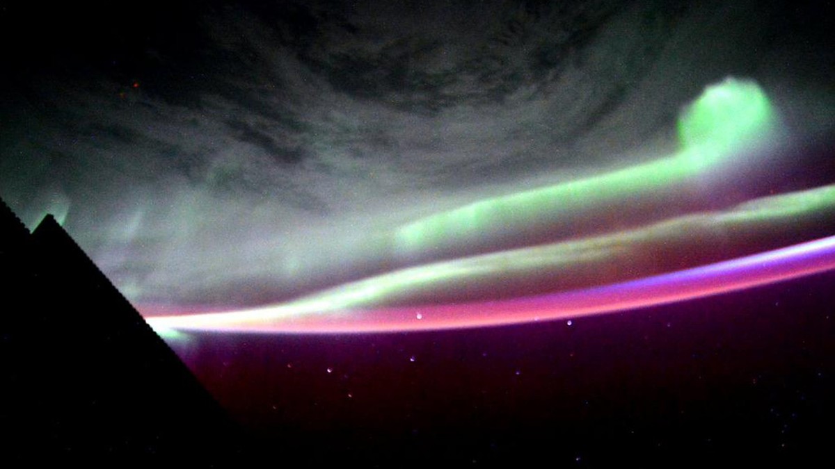 677537_aurora-borealis-foto-twitter-aurora-borealis