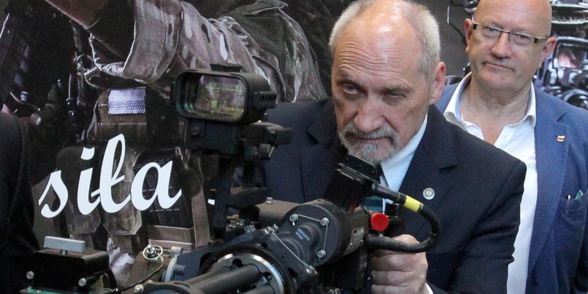 Antoni Macierewicz się chwali, a nie ma czym 