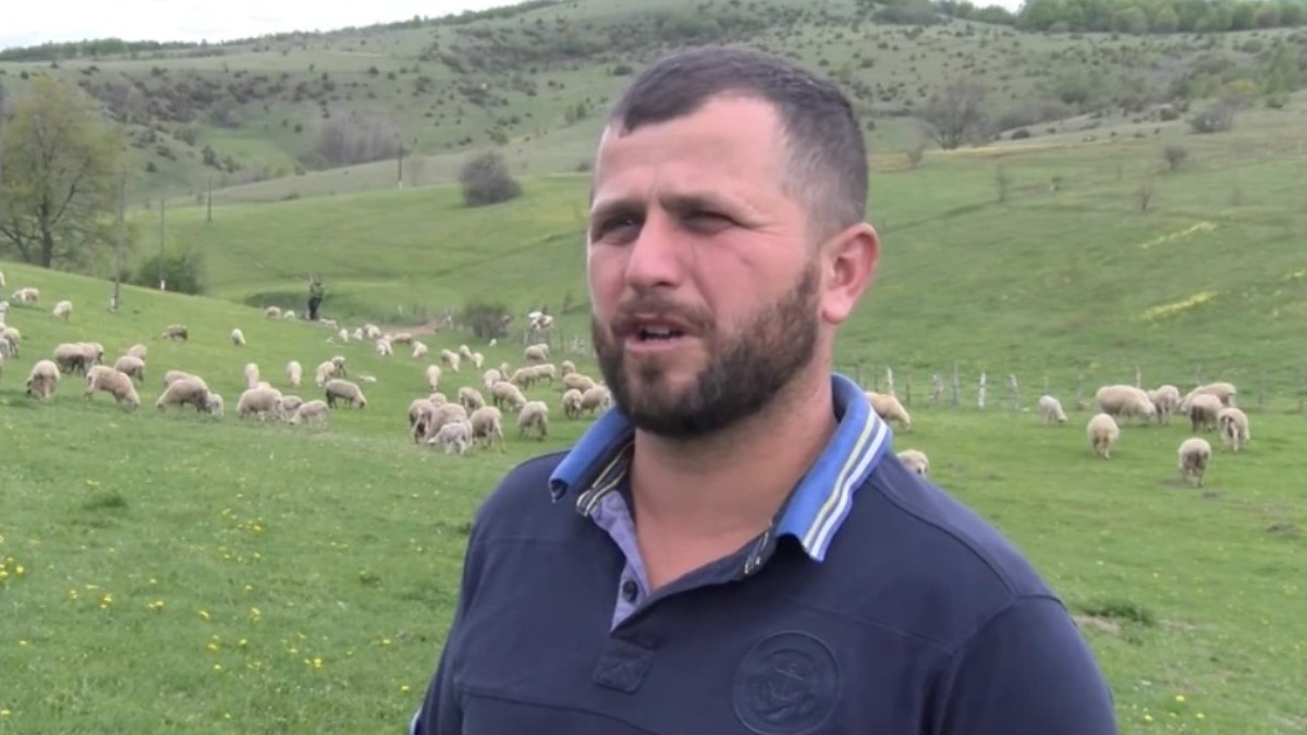 Satul din Balcani care dispare încet. Un cioban s-a întors din Germania pentru a continua tradiția familiei, dar se teme pentru viitorul copiilor săi