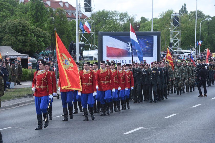 Defilada pod hasłem "Silni w Sojuszach" przeszła ulicami Warszawy