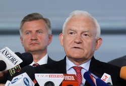 Miller donosi do NIK na Polskie Inwestycje. "Puder nie może przykryć wszystkiego"