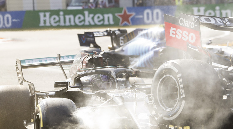 Egy új kameraállásból Hamilton és Verstappen balesete. / Fotó: EPA/Matteo Bazzi