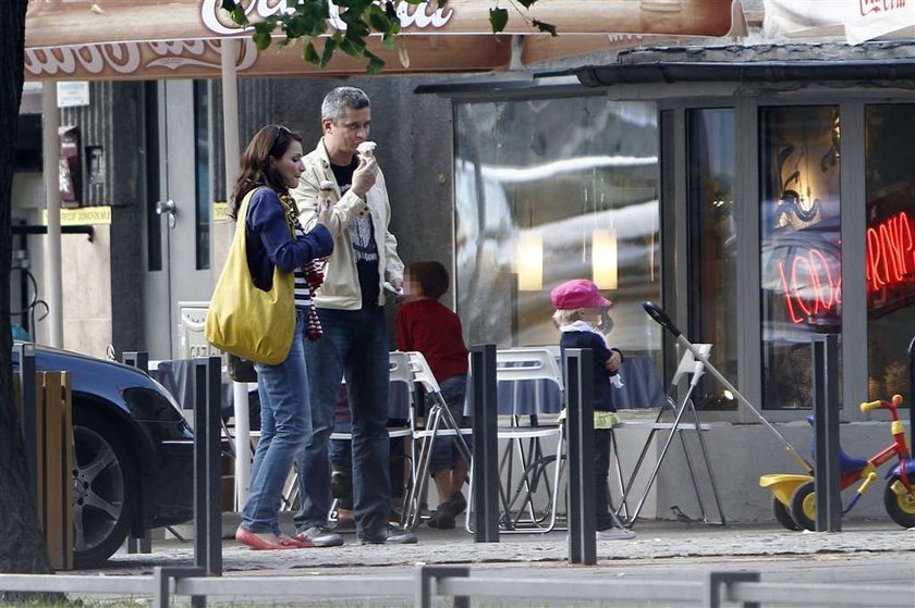 Dereszowska z rodziną na lodach. Foto