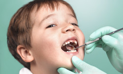 Kolejność wychodzenia zębów - co warto wiedzieć? Higiena jamy ustnej u dzieci