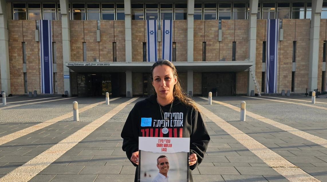 Életben van az Izraelből elhurcolt magyar túsz, videót mutatott róla a Hamász - így telt az éjszaka felesége számára
