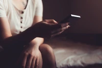 Akceptacja niepewności może być bardziej kojąca niż scrollowanie w poszukiwaniu odpowiedzi