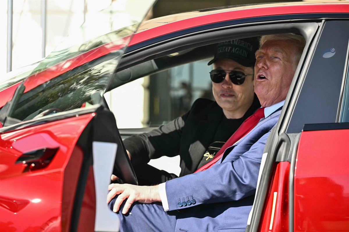 Donald Trump versus Elon Musk. What fate awaits the director of Tesla?