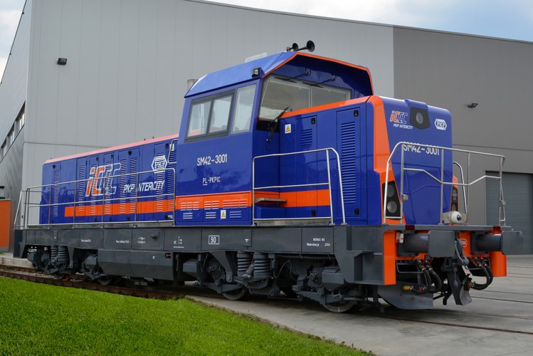 Przewoźnik PKP Intercity zapłacił za modernizację tych 20 lokomotyw blisko 77 mln zł, z czego 70 proc. pochodziło z funduszy unijnych. To niewielka część rekordowego programu obsługi taboru PKP Intercity, który jest wart w sumie ponad 5 mld zł. Do tej sumy zalicza się m.in. zakup 20 składów Pendolino, 20 Flirt3 i 20 Dart (żaden z nich nie wymaga lokomotyw, bo to elektryczne zespoły trakcyjne ze zintegrowanym napędem).