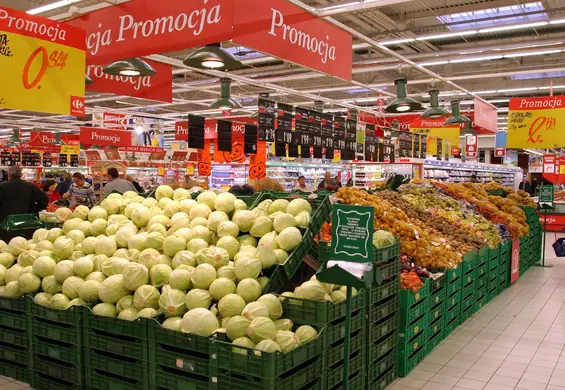 Zakupy z własnymi opakowaniami w polskim markecie Carrefour