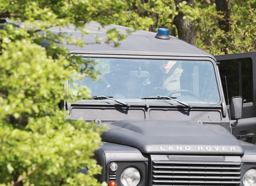 Kuća je pod visokim obezbeđenjem dok forenzičari prikupljaju dokaze