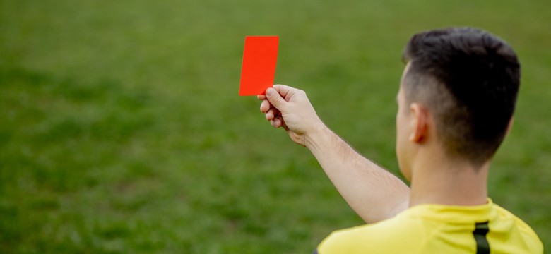 Niemiecki sędzia oświadczył się partnerowi na oczach 50 tysięcy kibiców. Tydzień później został pobity