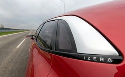 Polski samochód elektryczny IZERA sensacją na zamkniętej obwodnicy Warszawy