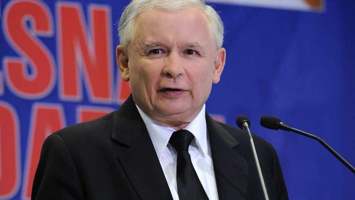 - Do 27 lipca politycy Solidarnej Polski mogą wrócić do PiS - oświadczył Jarosław Kaczyński. Szef SP Zbigniew Ziobro zadeklarował gotowość do współpracy z PiS, jednak - jak zaznaczył - nie w ramach jednej partii.
