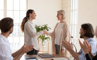 Nagroda jubileuszowa w budżetówce 2025. Ile wynosi nagroda jubileuszowa za 35, 40, 45 lat pracy w budżetówce?