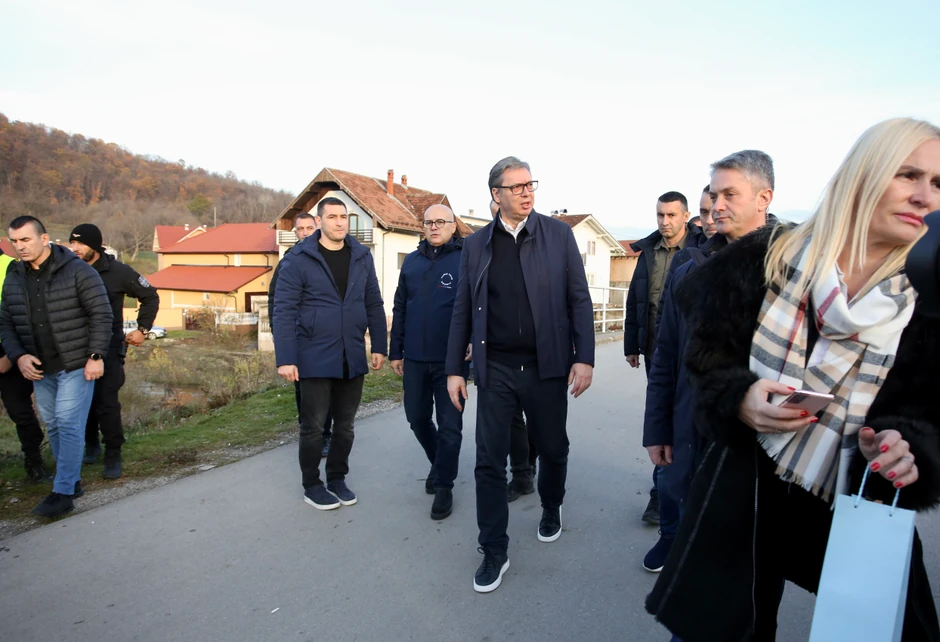Predsednik Srbije Aleksandar Vučić stigao je danas u posetu selu Urovica