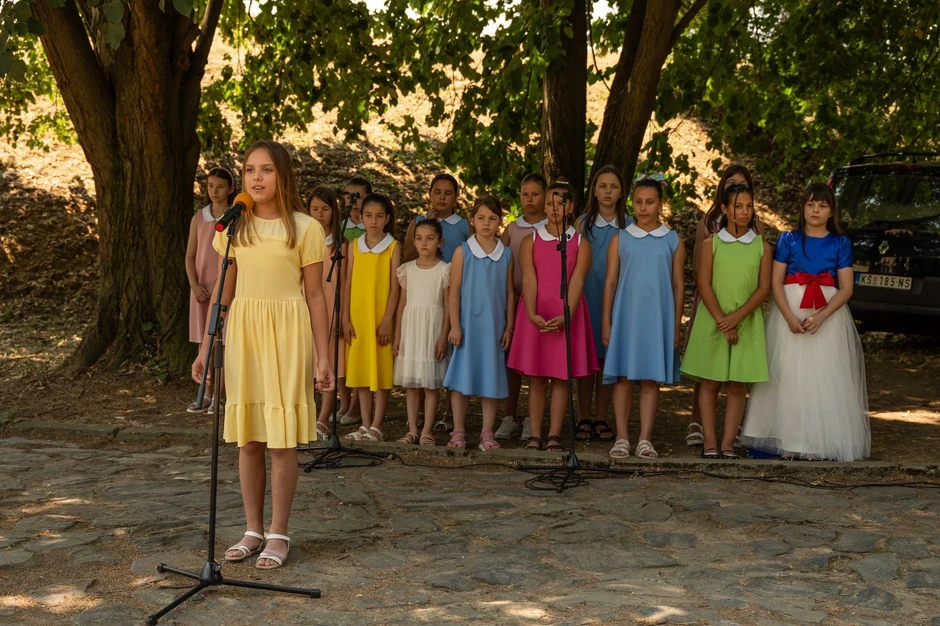 Spomen-ploča sa tekstom u Kruševcu, znak sećanja na stradale u Drugom svetskom ratu