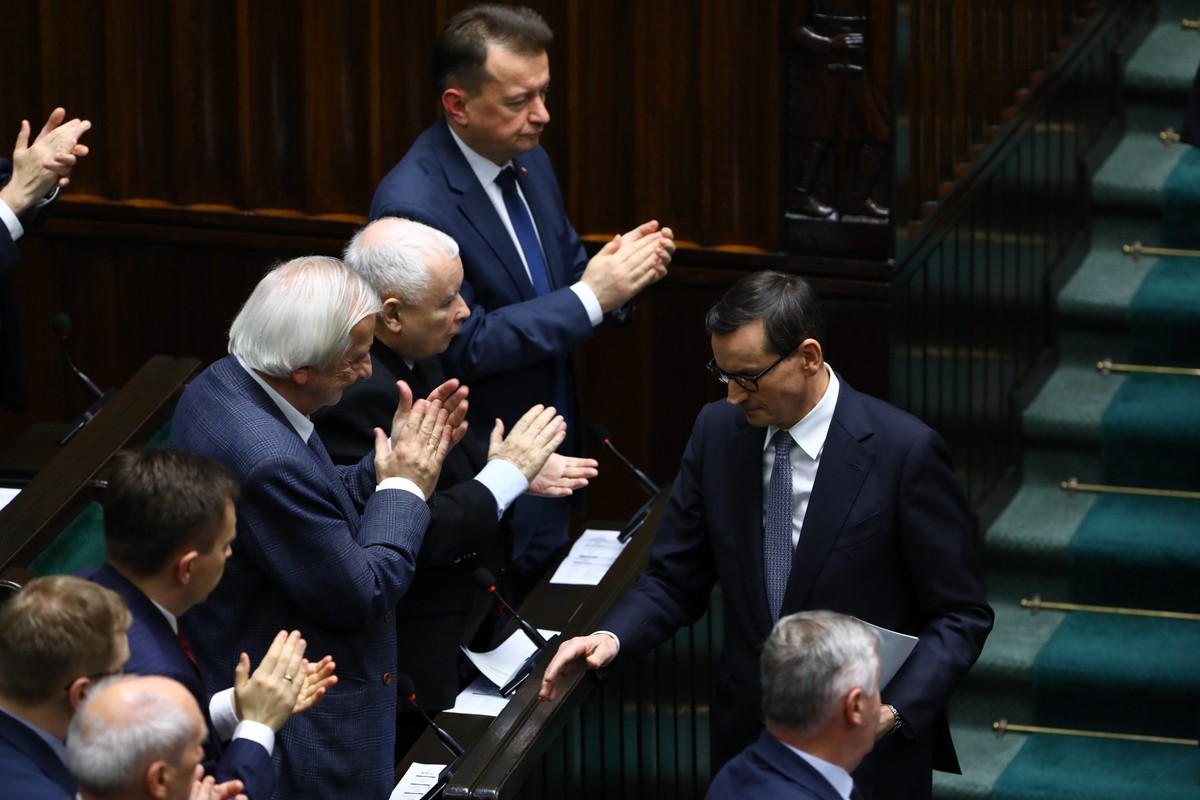 Scenariusza, w którym PiS traci większość i albo rozpisuje wcześniejsze wybory, albo próbuje utworzyć gabinet mniejszościowy i rządzić dalej, nie można wykluczyć