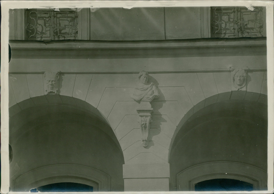 Pałac Branickich w Białymstoku: fragment fasady głównej (rok 1931)