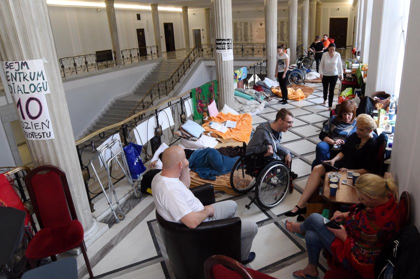 Apel do protestujących w Sejmie, o zawieszenie go